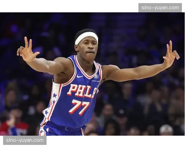 埃奇库姆防守端积极拼抢 费城外线防守硬度提升